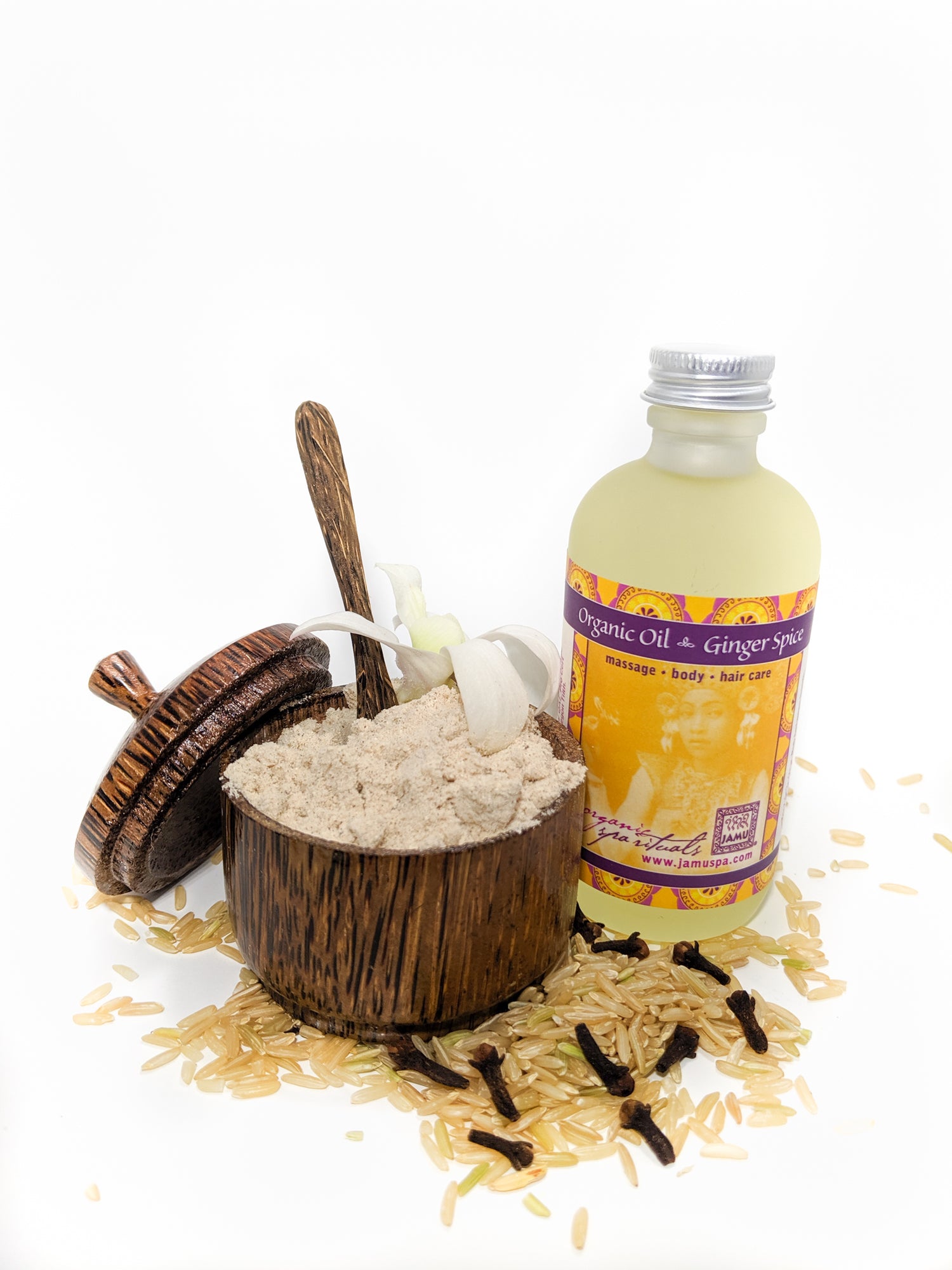 This scent creates a stimulating and warming effect and is traditionally believed to help aid digestions and relieve aches through the increase of blood circulation. Nourishing and warming for the body and soul.